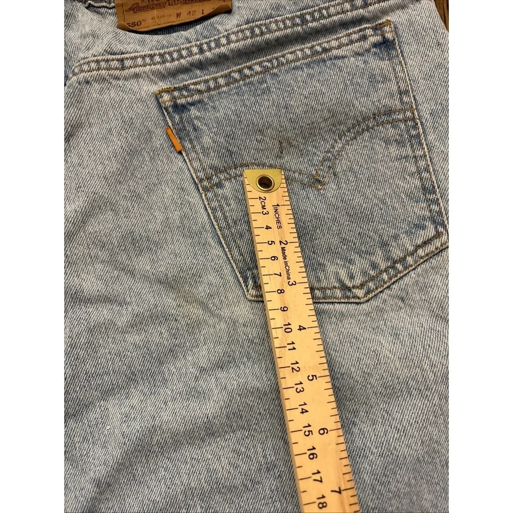 Vintage Levi's Men's 90's Denim Shorts Size 42 Light Wash 1995 550 Relaxed Fit